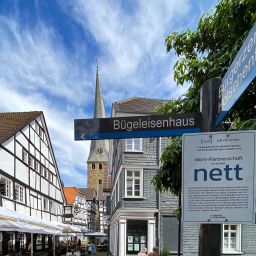 Nettes Schild in den Altstadt (C) Strzysz