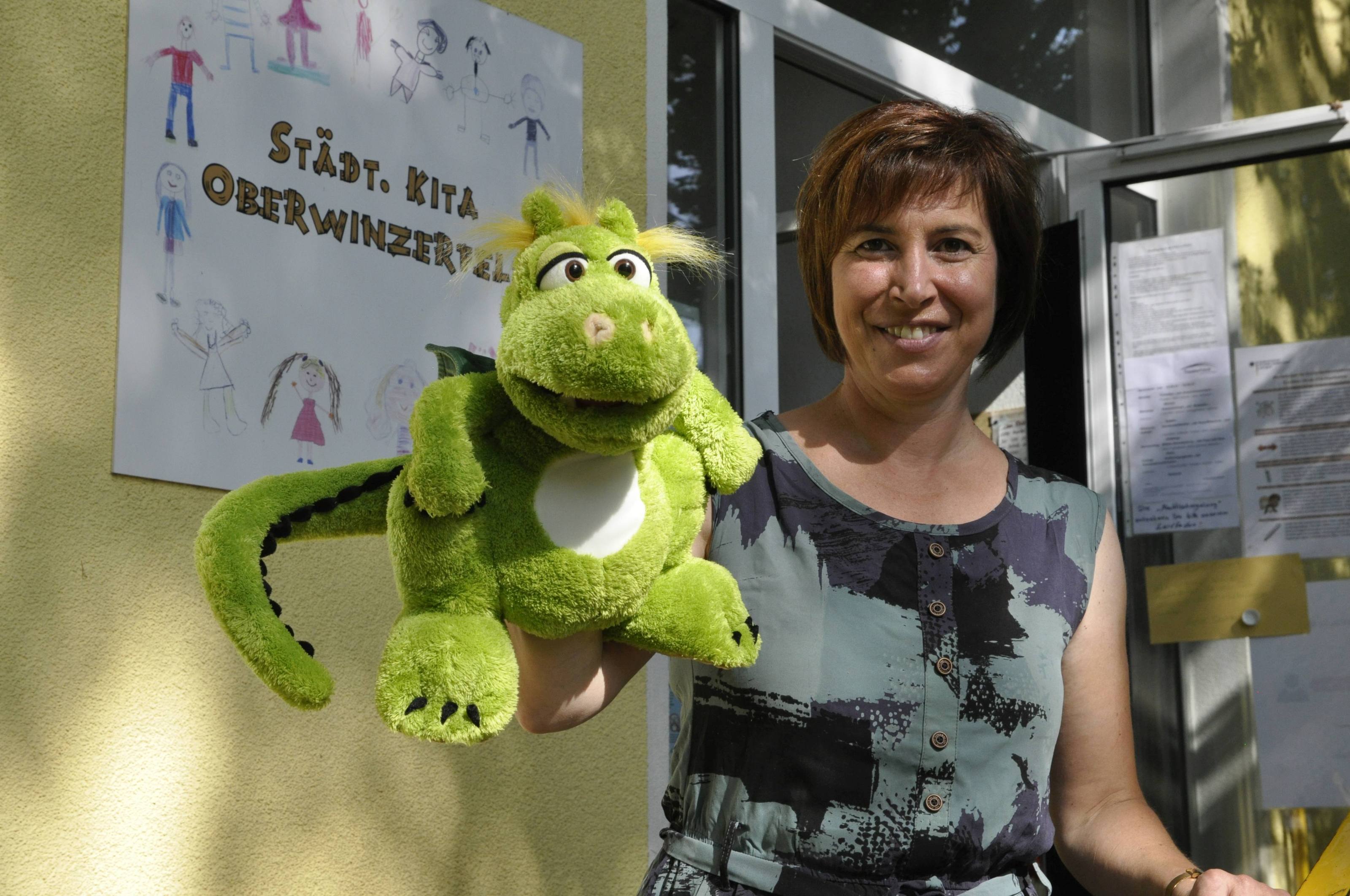 Kuno der Musikdrache gemeinsam mit Sandra van der Els