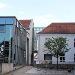 Museumshof - Eingang Trauzimmer (rechts)
