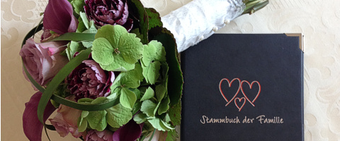 Stammbuch mit Blumenstrauß Stammbuch mit Blumenstrauß