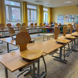 Ein veralterter Klassenraum in der Grundschule Oberwinzerfeld.