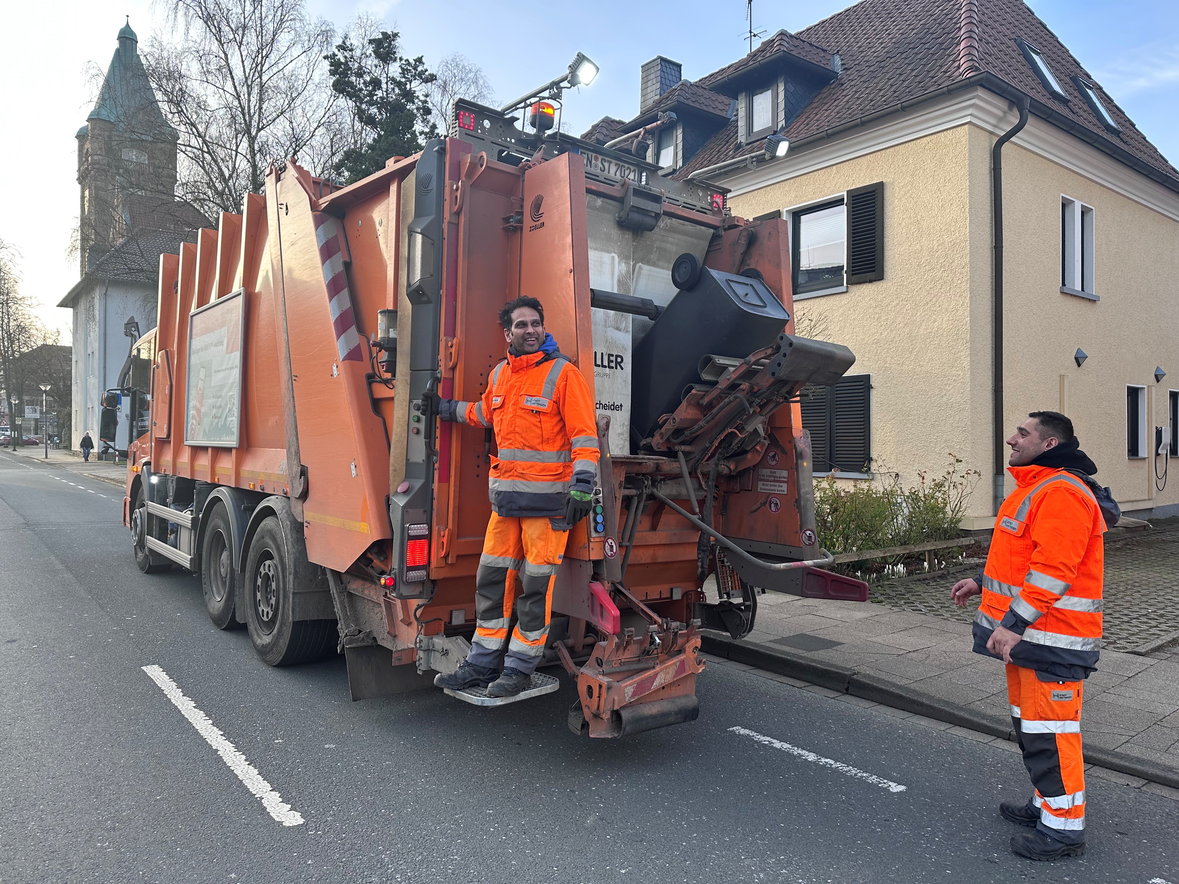 Mitarbeiter bei der Müllabfuhr 