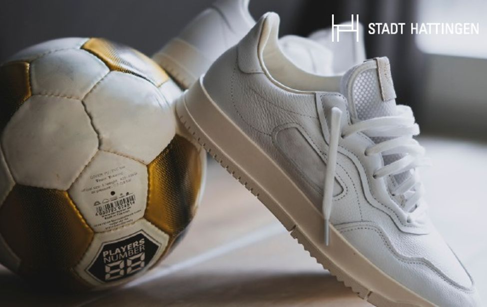 Schuhe und Fußball