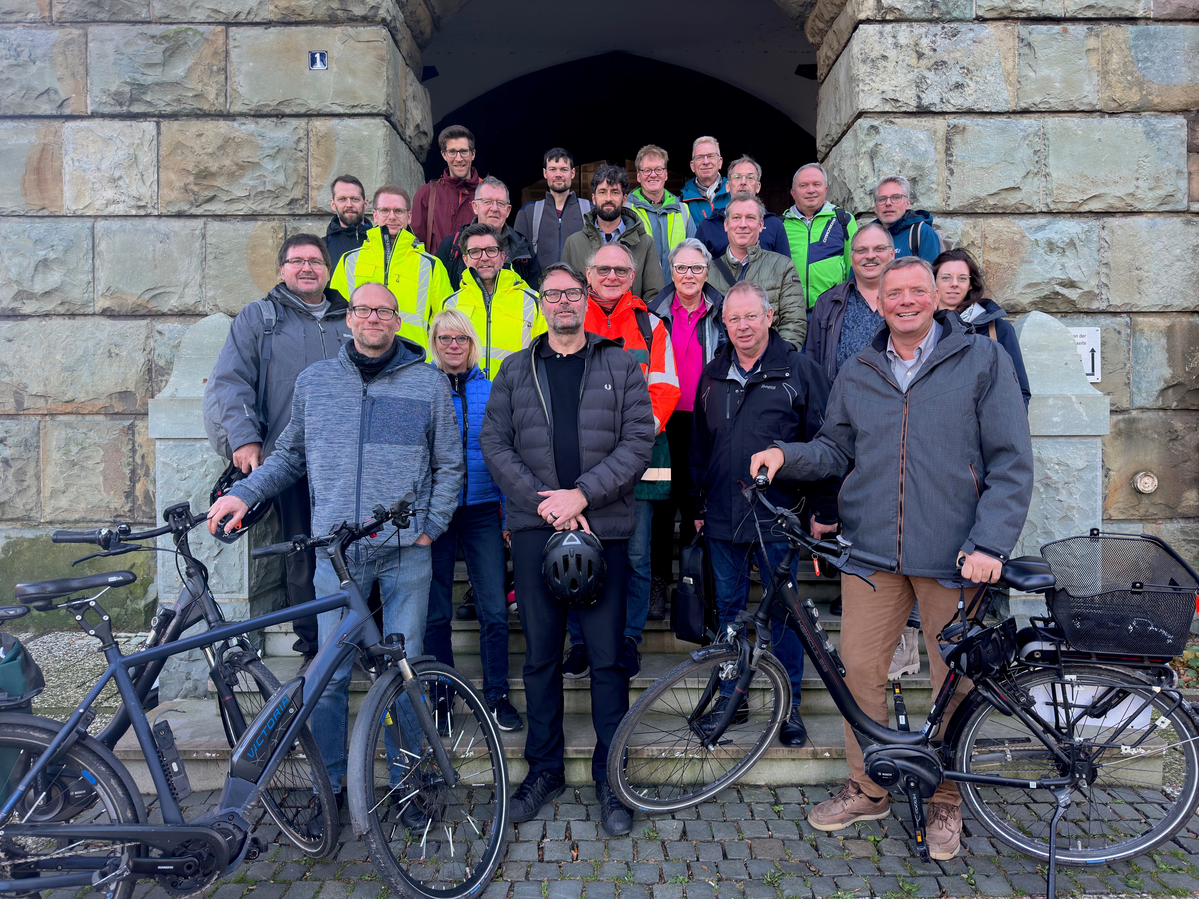 Foto der Auswahlkommission und der Stadtverwaltung