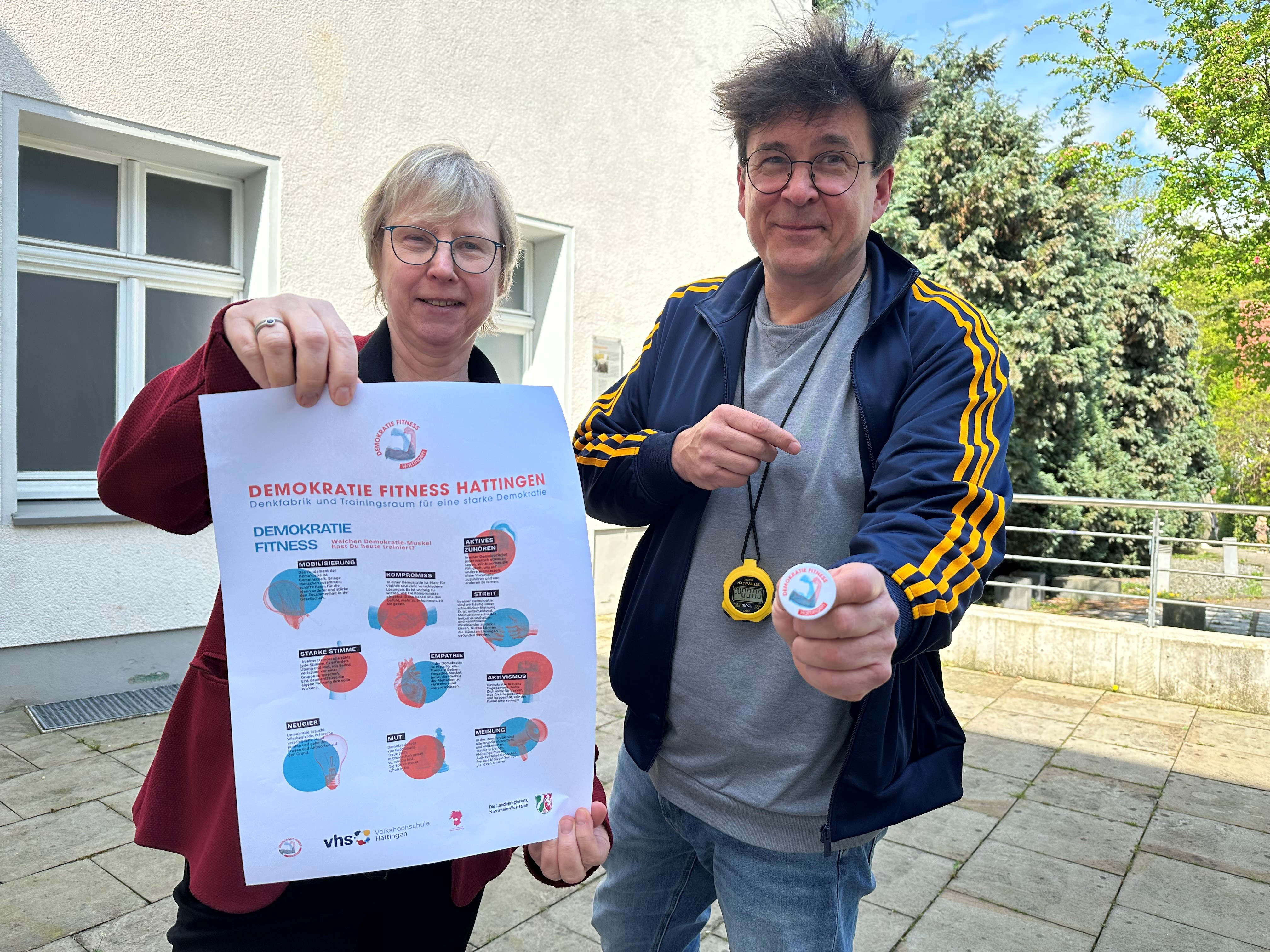 Petra Kamburg, Leiterin der vhs Hattingen und Jens Feddersen, projektleitung Demokratie Fitness Hattingen