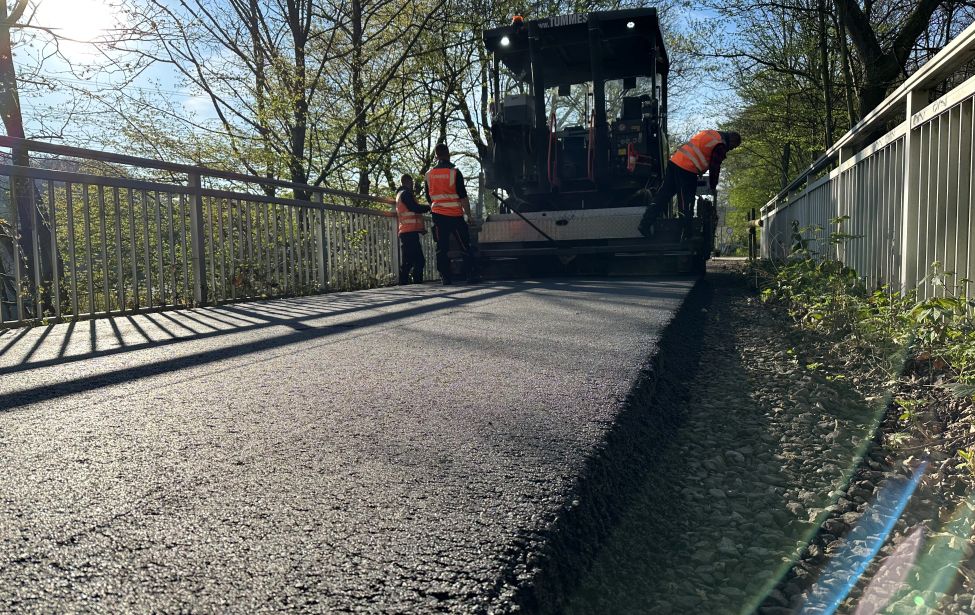 Asphaltuerung der Glückauf-Trasse