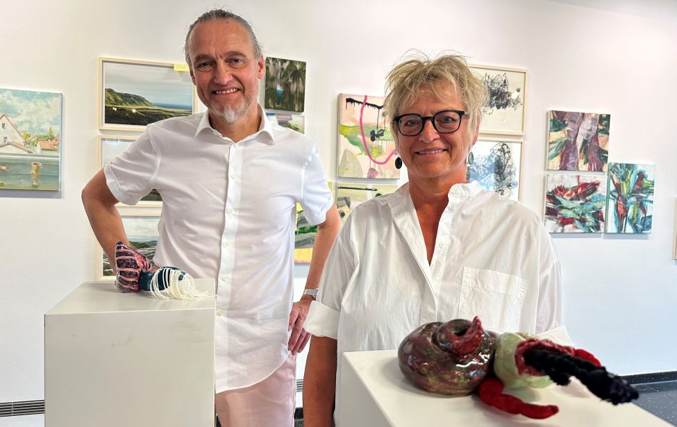 Christoph Platz vom Westdeutschen Künstlerbund und Museumsleiterin Gudrun Schwarzer-Jourgens.