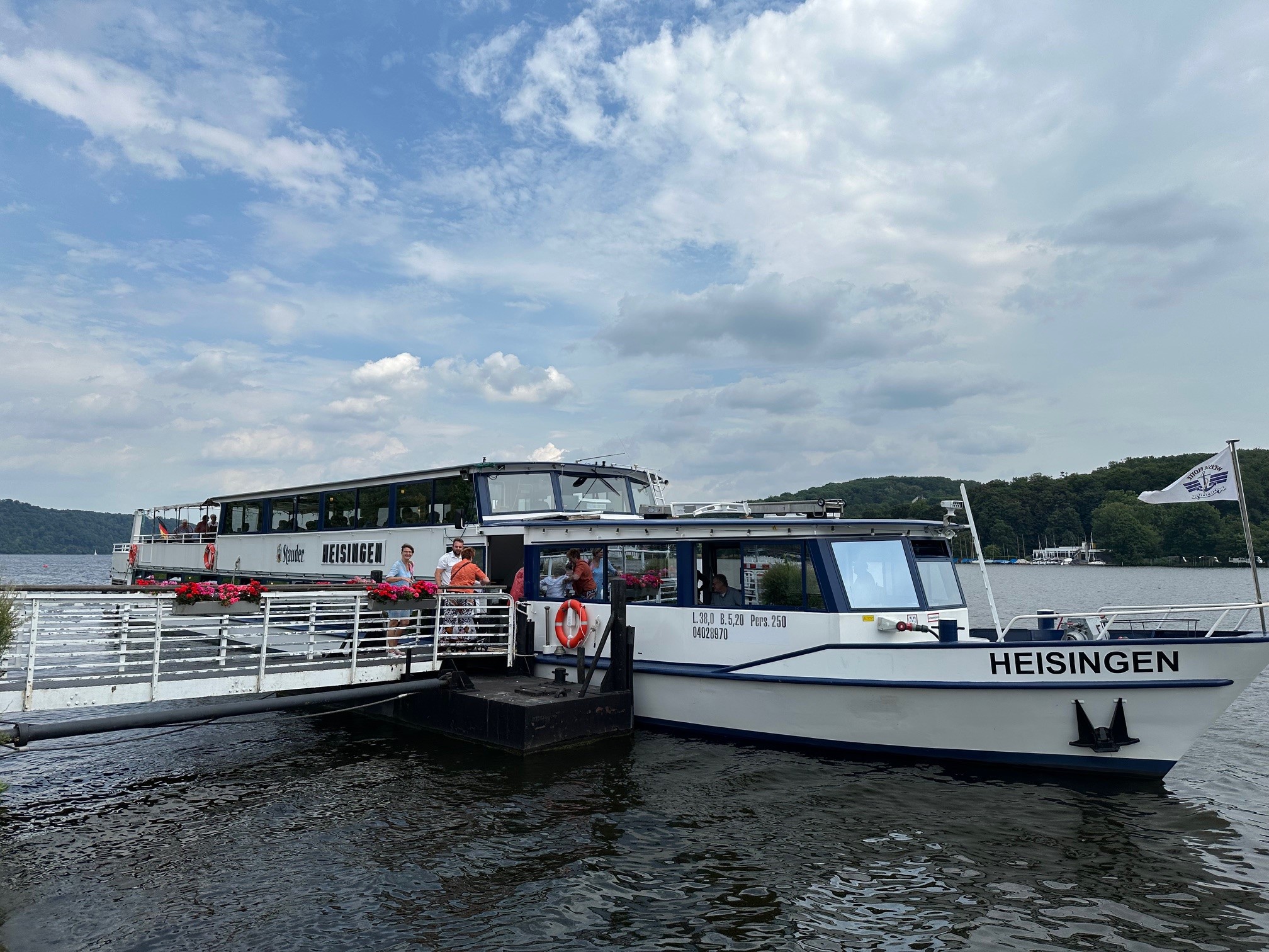 Passagierschiff am Anleger Baldeneysee