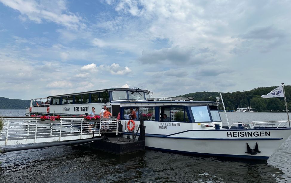Passagierschiff am Anleger Baldeneysee