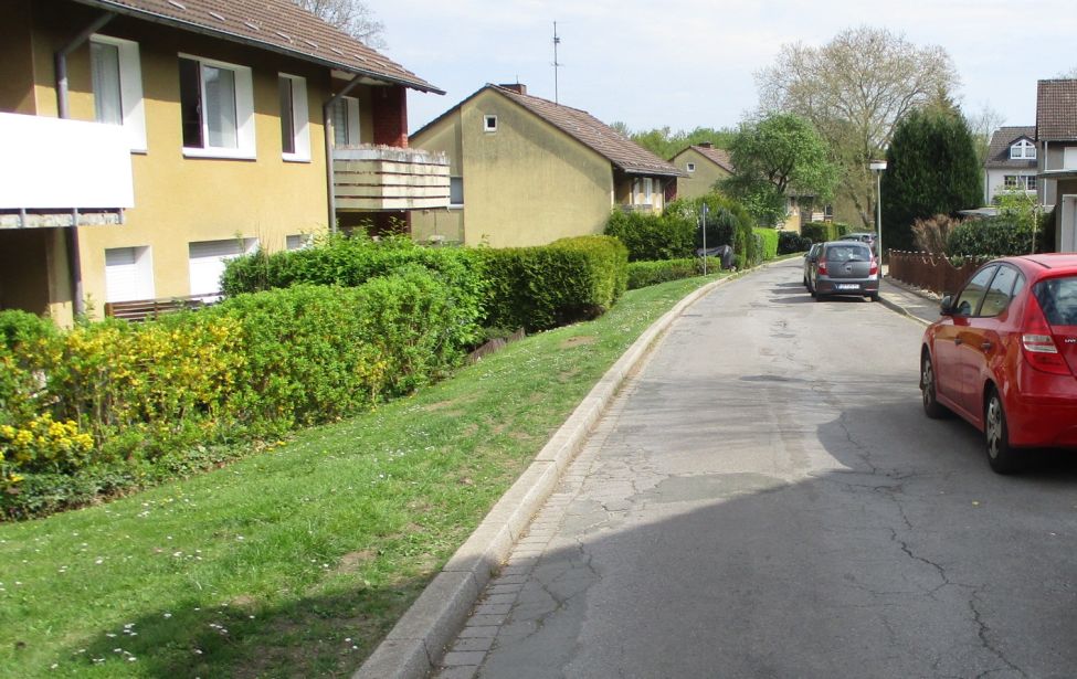 Foto von der Ulmestraße mit parkenden Autos