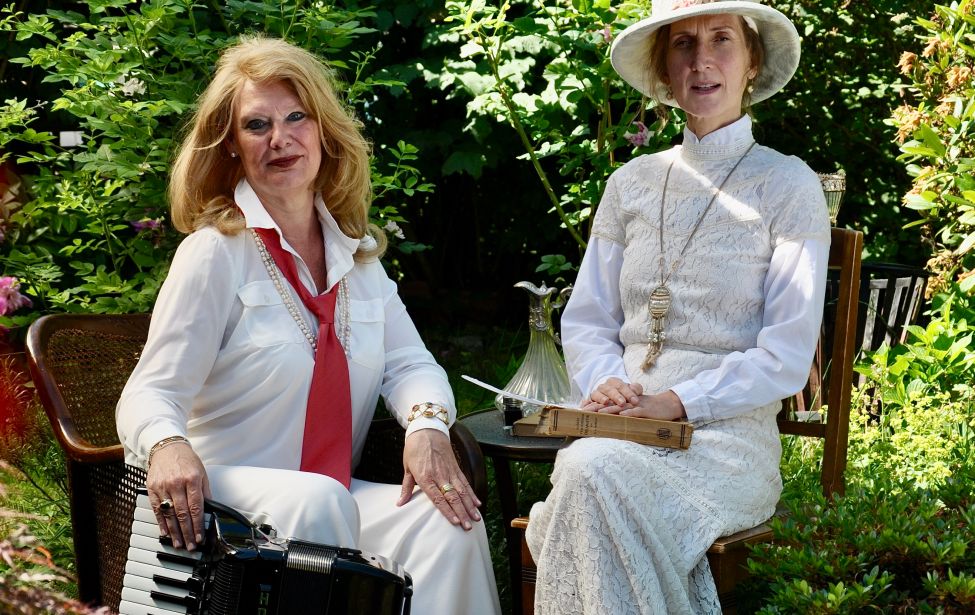 Andrea Knefelkamp-West und Monika Bujinski laden zu einer musikalisch-literarischen Hommage an Virginia Woolf (C) Michael Kamp