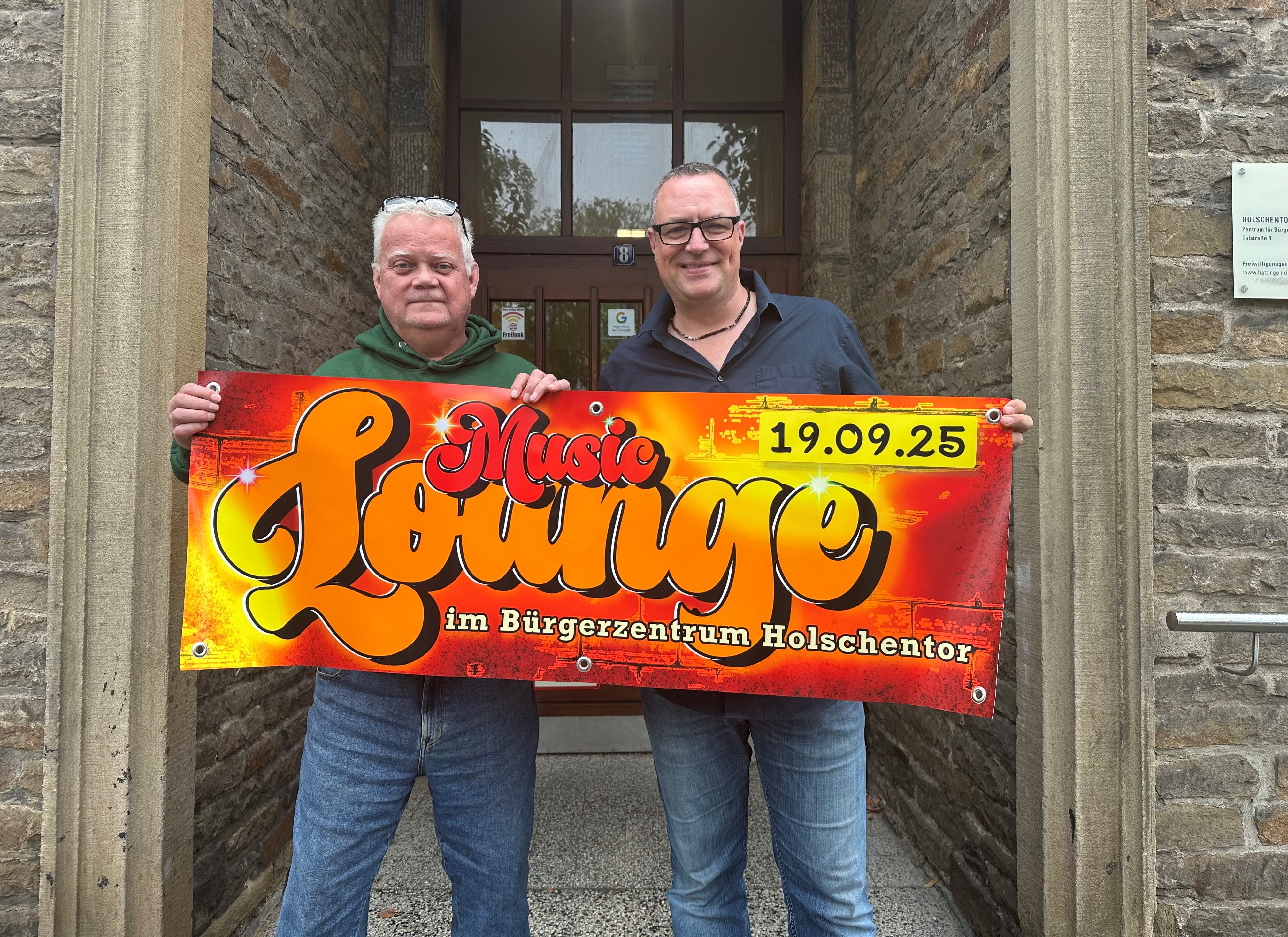 Andreas Gehrke und Oliver Hemken werben für die Music Lounge 
