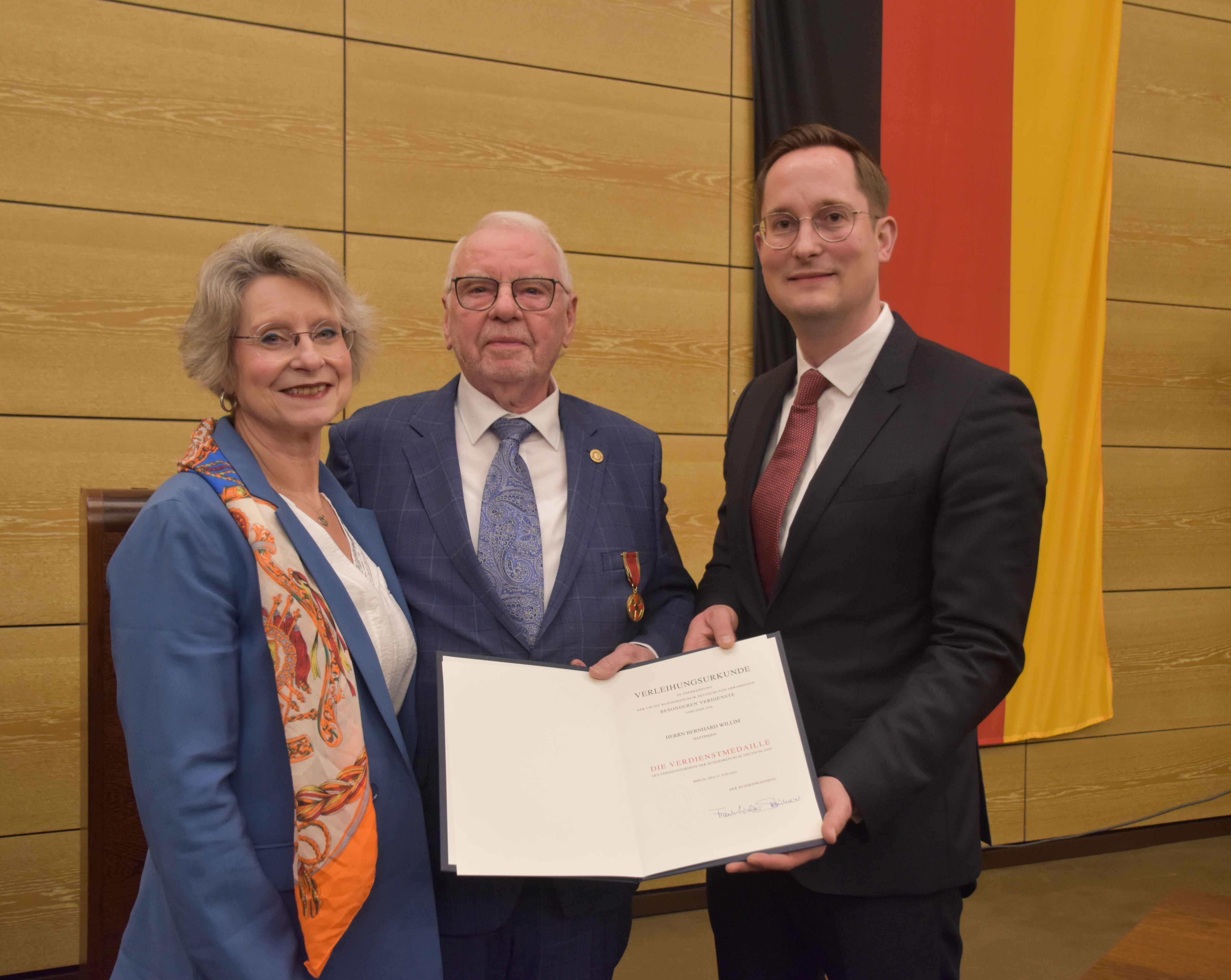 Hattinger Bernhard Willim erhält Verdienstmedaille