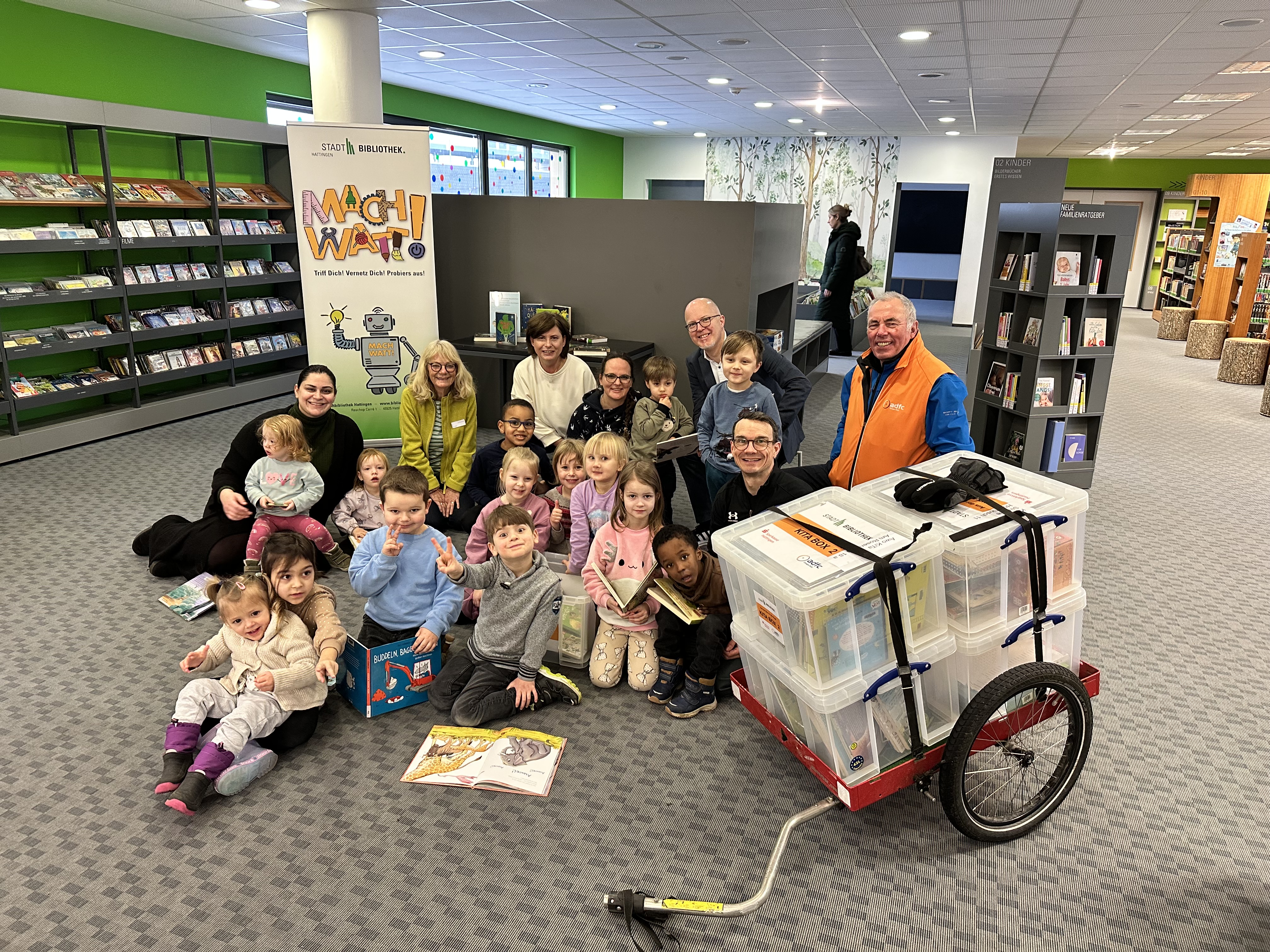 Die Regenbogengruppe der Kita Poststraße war zu Besuch in der Stadtbibliothek Hattingen. 
