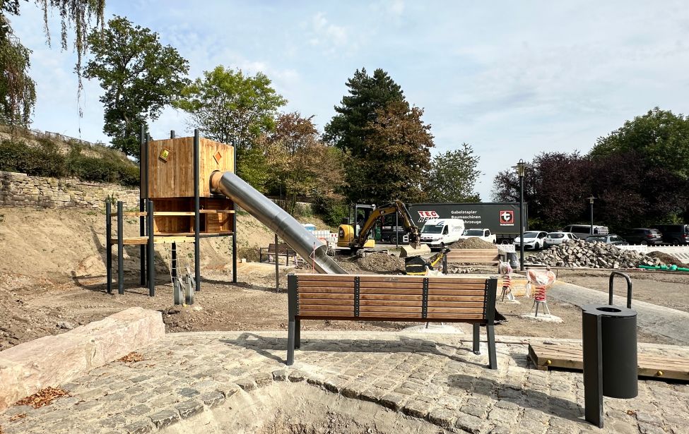 Die Bauarbeiten am Spielplatz im Eingangsbereich des Gethmannschen Gartens befinden sich in den finalen Zügen.