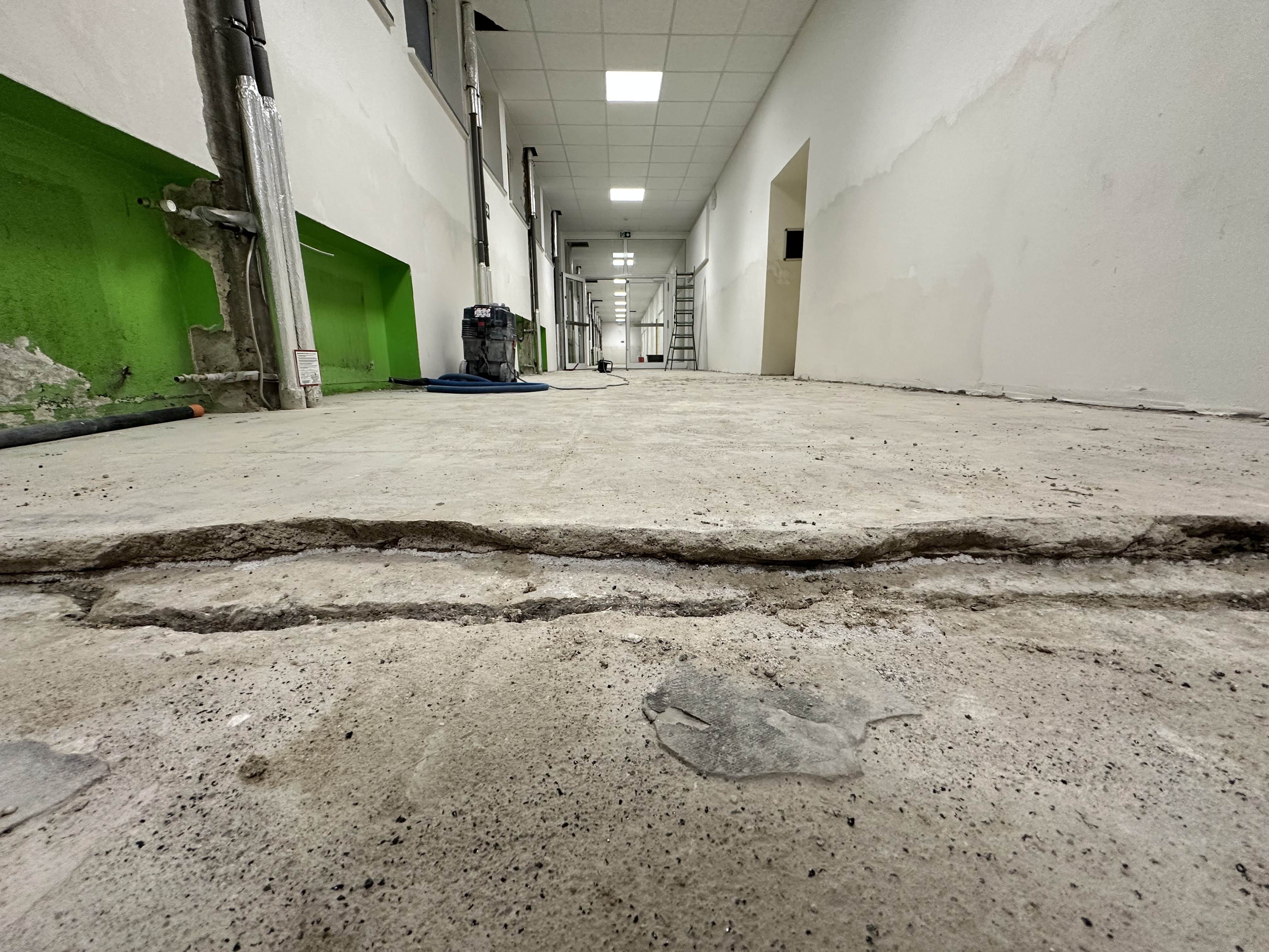 Der Trakt im Untergeschoss an der Gesamtschule Welper. Hier wird noch bis zu den Herbstferien gearbeitet. 