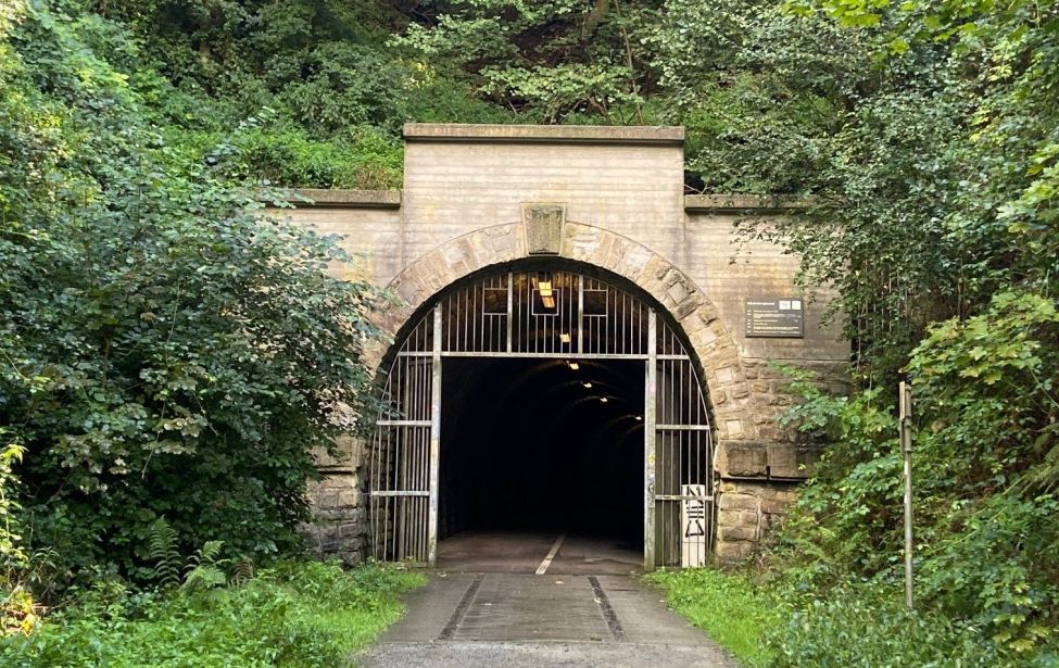 Blückauftrasse vor dem Tunnel