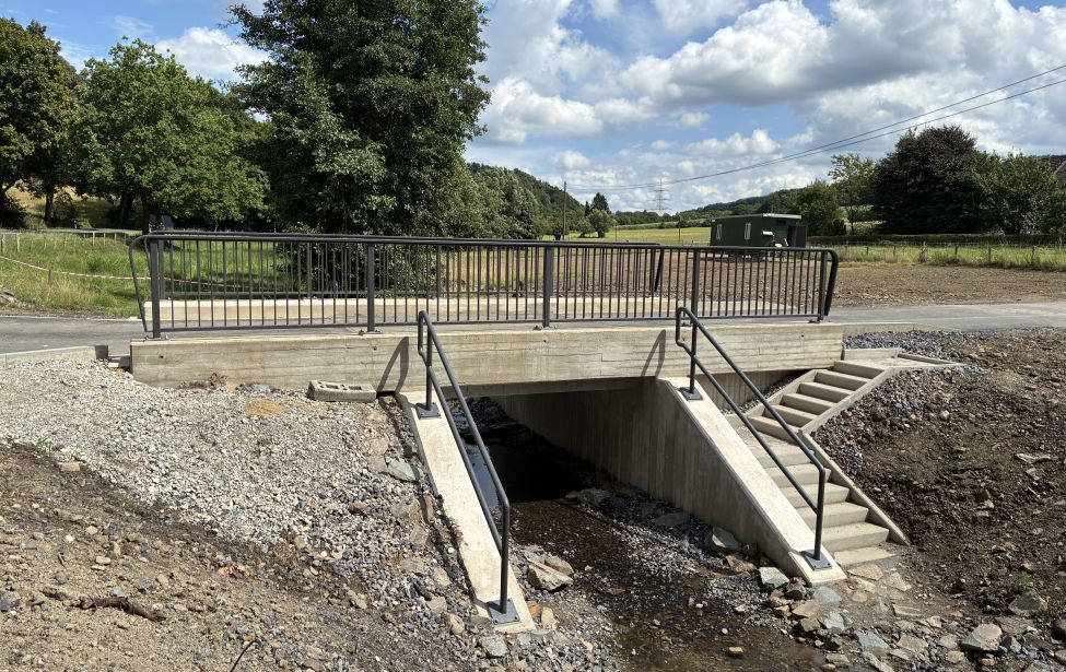Die neue Brücke im Wodantal 95-101 steht.