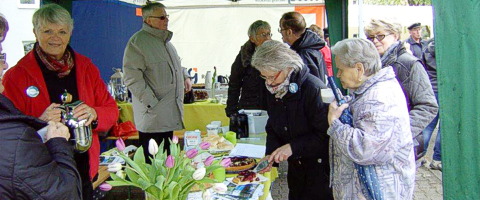 Plausch beim Blumenmarkt