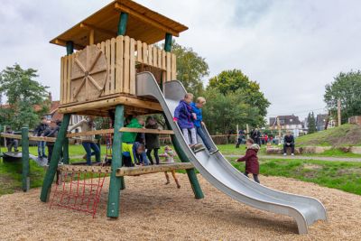 Kinder auf dem Spielplatz Müsendrei