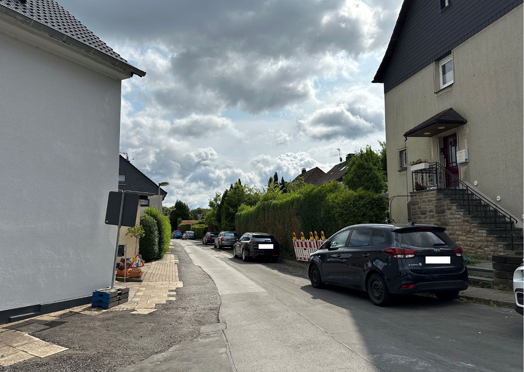 Aktueller Zustand der Rathenaustraße in Welper. Aktueller Zustand der Rathenaustraße in Welper.